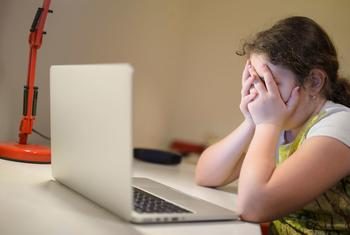 Face à l’avalanche de violences en ligne envers les femmes, l’ONU appelle à réagir et protéger