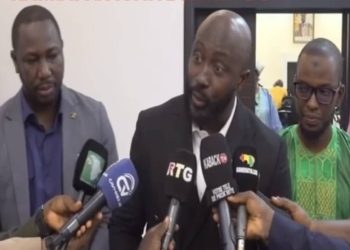 KBM présente à la cérémonie de signature d’un accord historique de mutualisation pour la gestion durable de la route minière de Dapilon Line (73 km)