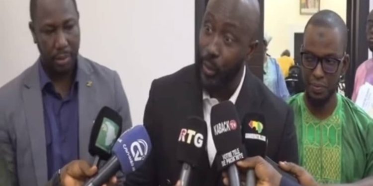 KBM présente à la cérémonie de signature d’un accord historique de mutualisation pour la gestion durable de la route minière de Dapilon Line (73 km)