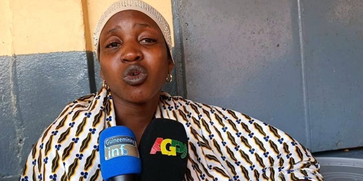 Boké-Drame: Mohamed Lamine Conté emporté par les eaux, sa mère Mariam Bah, inconsolable