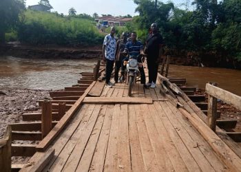 Boké-infrastrures: Mise en service du pont en bois reliant le quartier Lambanyi aux Secteurs Kissassy et Modoriya