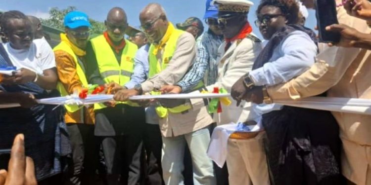 Boké-Santé: Le Premier Ministre, Amadou Oury Bah lance la centrale d’oxygène