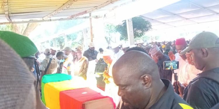 Kindia : Inhumation d’Elhadj Mahamoudou Camara, Kountigui de la Basse-Côte, figure de sagesse et de consensus