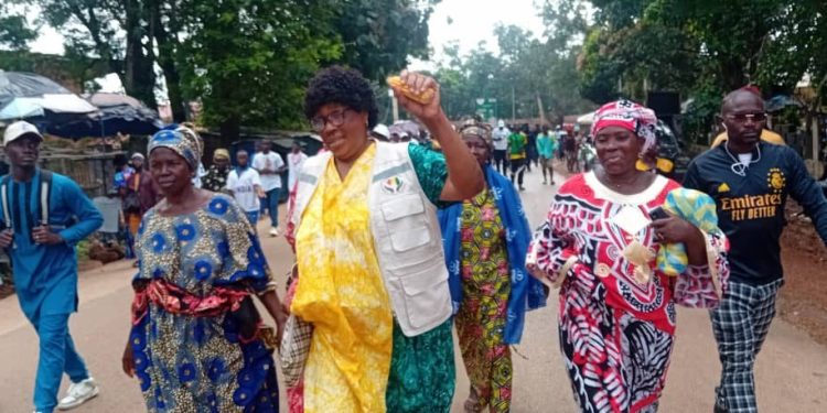 Matam : Le maire apporte son soutien aux femmes mobilisées pour exiger la candidature du Général Mamady Doumbouya
