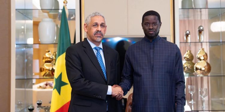 Luanda : Le Président Bassirou Diomaye Faye échange avec le nouveau Président de la BAD en marge du 7ᵉ Sommet UA–UE