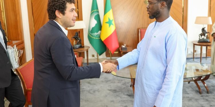 Le Président Bassirou Diomaye Faye reçoit Naguib Sawiris, Président du Groupe Orascom