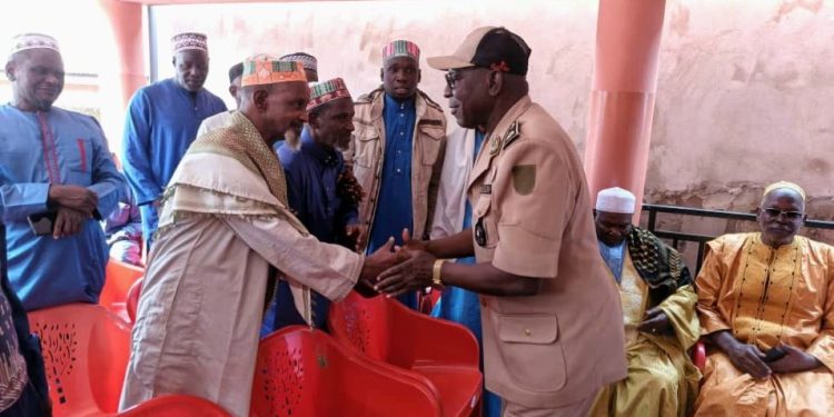Boké-Administration: Le gouverneur poursuit sa tournée de prise de contact dans les coordinations des 14 communautés