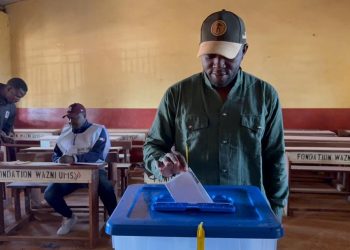 Présidentielle 2025 : le PDG de Kambia Bauxite Mining (KBM) accomplit son devoir citoyen à Hamdallaye