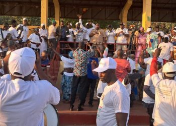 Résultats provisoires de la présidentielle: La population de Boké célèbre cet après-midi la victoire du candidat Mamadi Doumbouya au scrutin présidentiel du 28 décembre.