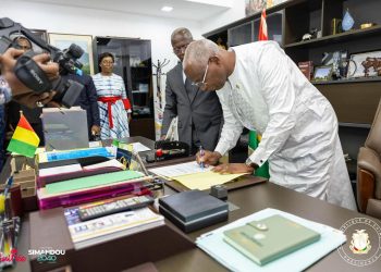 Amadou Oury Bah officiellement installé Premier ministre : une nouvelle étape de l’action gouvernementale s’ouvre au Palais de la Colombe