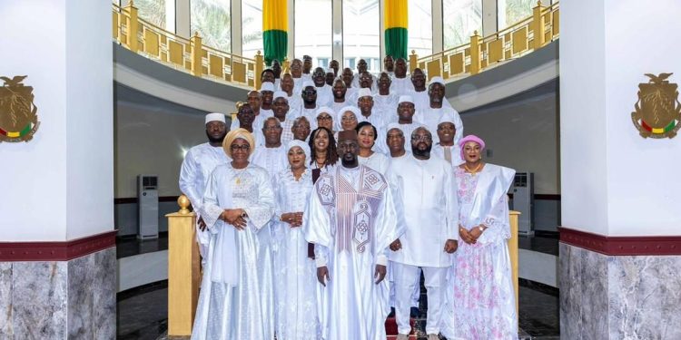 2026, la poignée de main de la confiance : Président Doumbouya et ministre Nabé, l’alliance de la vision et de la méthode.