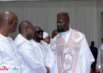 2026, la poignée de main de la confiance : Président Doumbouya et ministre Nabé, l’alliance de la vision et de la méthode.