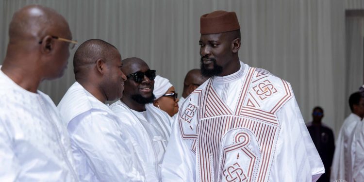 2026, la poignée de main de la confiance : Président Doumbouya et ministre Nabé, l’alliance de la vision et de la méthode.