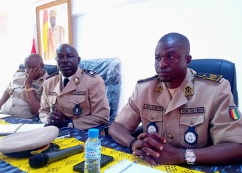 KINDIA : LE GOUVERNEUR MAMADOU CAMARA ÉCHANGE AVEC LES ENTREPRISES DE VOIRIE