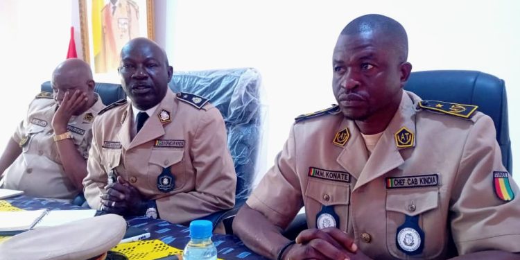 KINDIA : LE GOUVERNEUR MAMADOU CAMARA ÉCHANGE AVEC LES ENTREPRISES DE VOIRIE