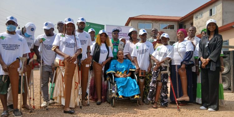 Guinée – Action sociale : la LONAGUI transforme des vies en offrant des prothèses à des personnes vulnérables
