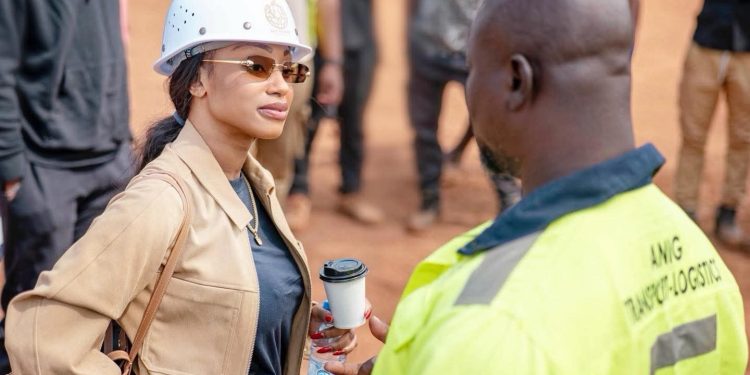 L’Ambassade des États-Unis offre 250 livres aux écoles guinéennes à l’occasion du 250e anniversaire de l’indépendance américaine