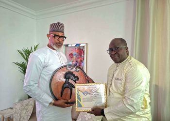 Mining and Green Awards 2025 : Moussa Condé (UMS) sacré Meilleur responsable des relations publiques