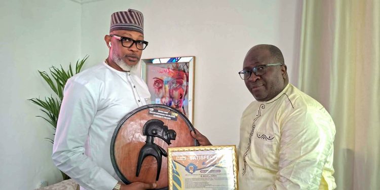 Mining and Green Awards 2025 : Moussa Condé (UMS) sacré Meilleur responsable des relations publiques