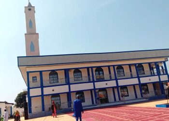 United Mining Supply (UMS) remet la Grande Mosquée Cheick Mohamed Lamine Bayo à la communauté de Katougouma