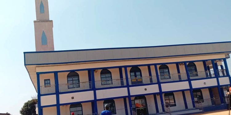 United Mining Supply (UMS) remet la Grande Mosquée Cheick Mohamed Lamine Bayo à la communauté de Katougouma