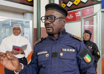 Sécurité aéroportuaire : le Directeur général de la Police nationale en mission de contrôle à l’aéroport de Conakry