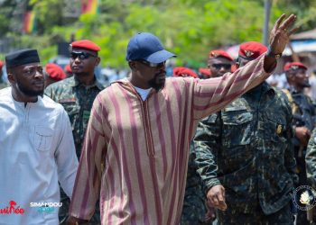 Kaloum : le Président Mamadi Doumbouya renforce le lien avec les populations à travers une marche de proximité