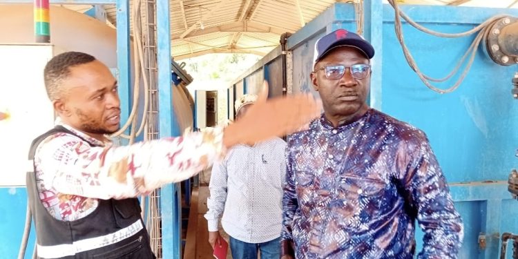 Kindia : le Gouverneur Mamadou Camara à l’écoute des préoccupations liées à l’eau et à l’électricité