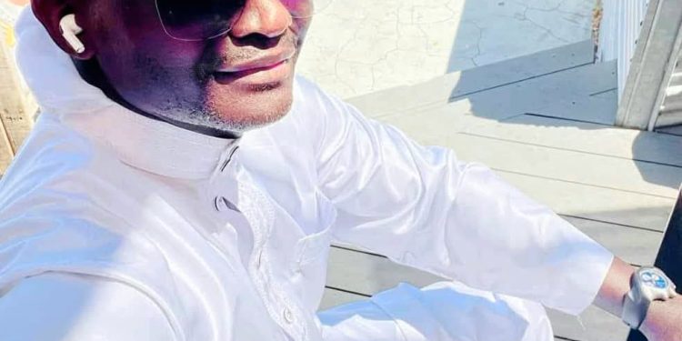 Solidarité et engagement humanitaire : Mohamed Globisine Fofana aux côtés de deux figures de la musique guinéenne