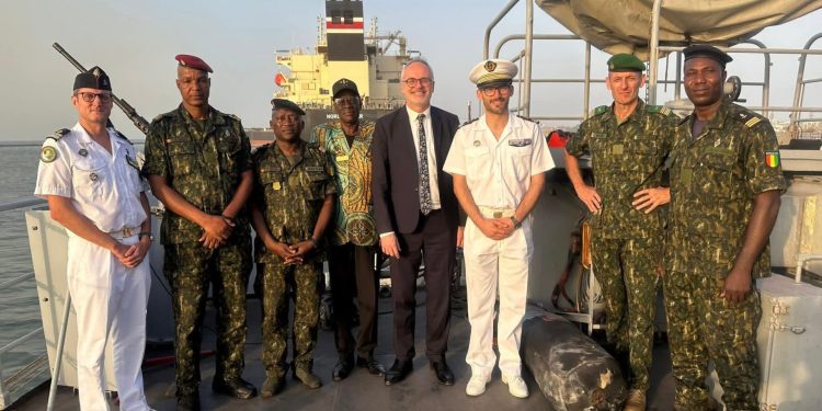 Escale de routine du patrouilleur de haute mer Commandant Bouan à Conakry