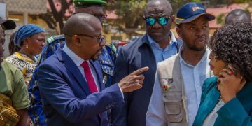 Emmanuel Macron rend hommage à un soldat français mort après une attaque au Liban