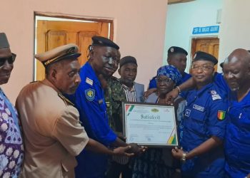 Boké: Le CROSCG récompense le mérite du directeur régional des Doaunes 