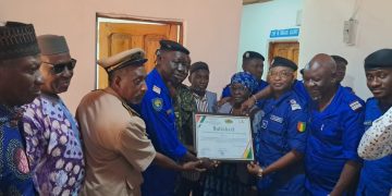 Boké: Le CROSCG récompense le mérite du directeur régional des Doaunes 