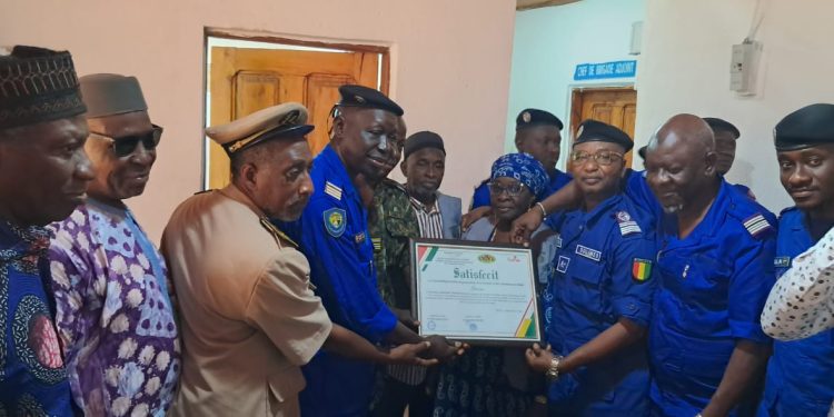 Boké: Le CROSCG récompense le mérite du directeur régional des Doaunes 