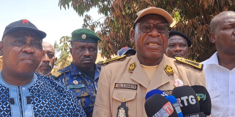 Boké/Kaboyé: Le gouverneur ordonne l&rsquo;arrêt immédiat des travaux sur la colline de Konkèkan