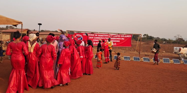 Télimélé/Mines: Le Consortium SMB-Winning distribue plus de 1000 panneaux solaires aux communautés de 39 villages de Missira et Santou