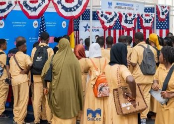L’AMBASSADE DES ÉTATS-UNIS EN GUINÉE AU CŒUR DE LA PROMOTION DE LA LECTURE DES JEUNES AU SALEC 2026