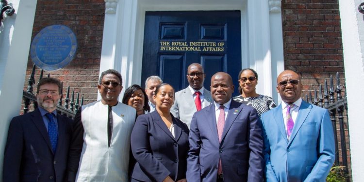 SIMANDOU 2040 : À CHATHAM HOUSE, LE MINISTRE ISMAËL NABÉ PORTE LA VISION STRATÉGIQUE DE LA GUINÉE