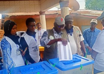 Kindia : vote du gouverneur Mamadou Camara à Sinaniya en présence de Moussa