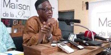 Quand tombe un baobab : hommage à Souleymane Diallo, bâtisseur de la presse libre en Guinée (Tham Camara)