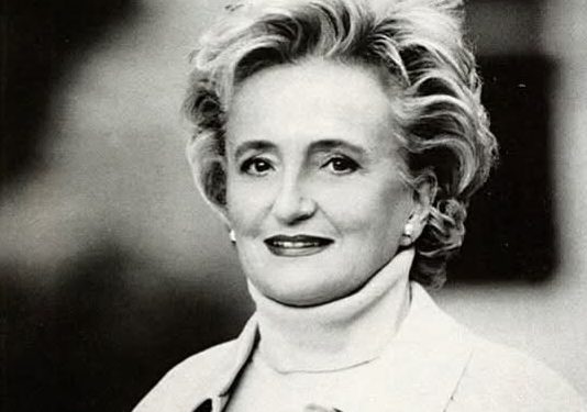 Décès de Bernadette Chirac : le président français rend un vibrant hommage à une « grande dame de cœur »