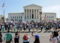 États-Unis : revers judiciaire pour Donald Trump, la Cour suprême bloque sa tentative de restreindre le droit du sol