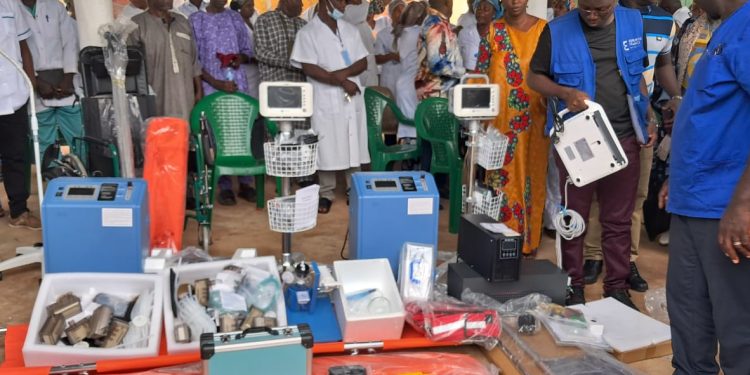 Boké: Expertise France dote l&rsquo;hôpital régional des kits d&rsquo;urgence