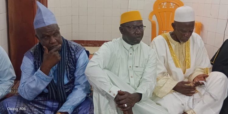 Maouloud à Kindia : le Gouverneur Mamadou Camara aux côtés des sages de Tafory Almamya