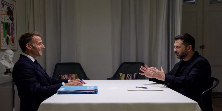 Ukraine : Emmanuel Macron réaffirme le soutien de la France à Zelensky