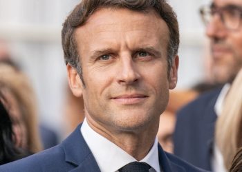 Emmanuel Macron relance le combat pour protéger les enfants sur les réseaux sociaux
