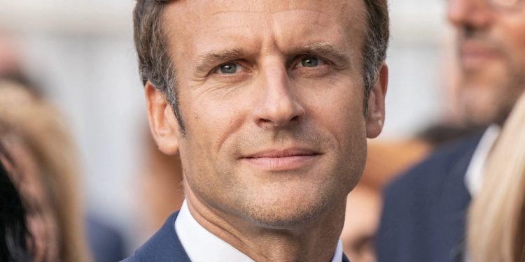 Emmanuel Macron relance le combat pour protéger les enfants sur les réseaux sociaux